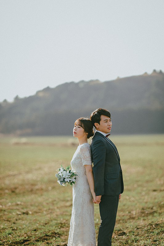 Korea Outdoor PreWedding Photoshoot At Jeju Island During Winter by Gamsung  on OneThreeOneFour 8