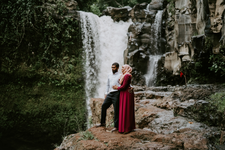 Bali Post-Wedding at Tegallalang Rice Terrace and Tegenungan Waterfall by Cahya on OneThreeOneFour 6