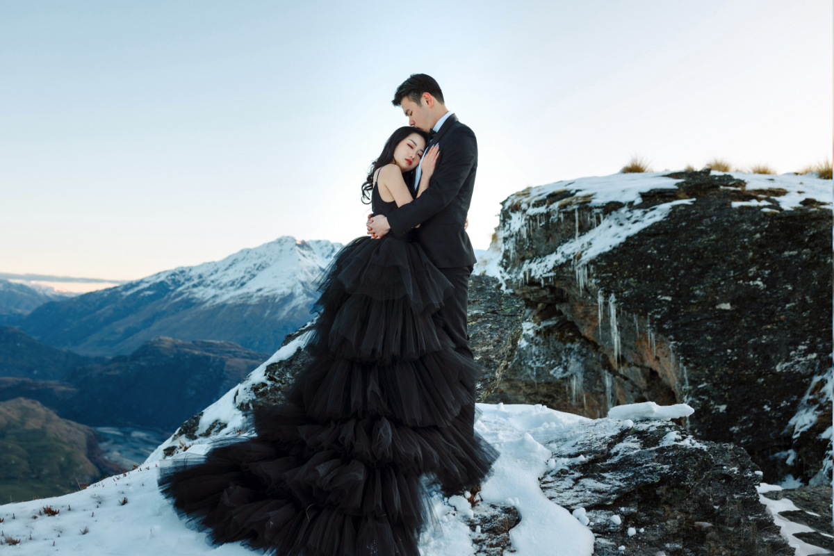 Dreamy Winter Pre-Wedding Photoshoot with Snow Mountains and Glaciers by Fei on OneThreeOneFour 28