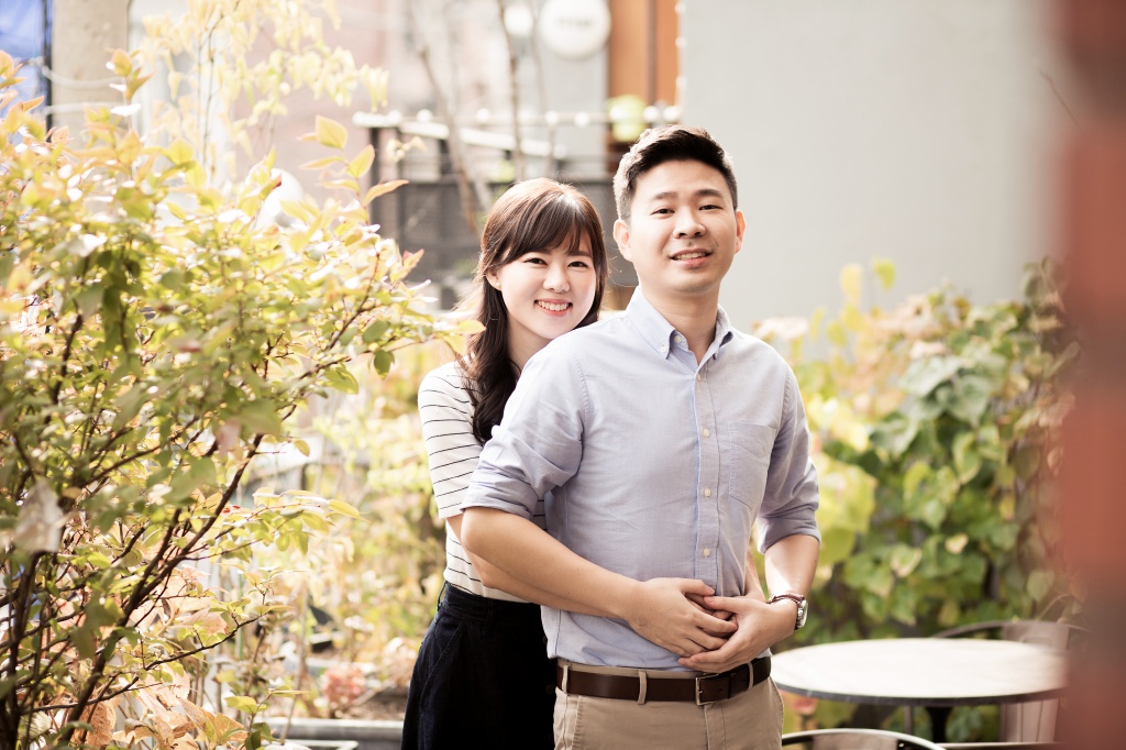 Korea Casual Couple Photoshoot At Haneul Sky Park And Yeonam-dong Cafe Street by Junghoon on OneThreeOneFour 14