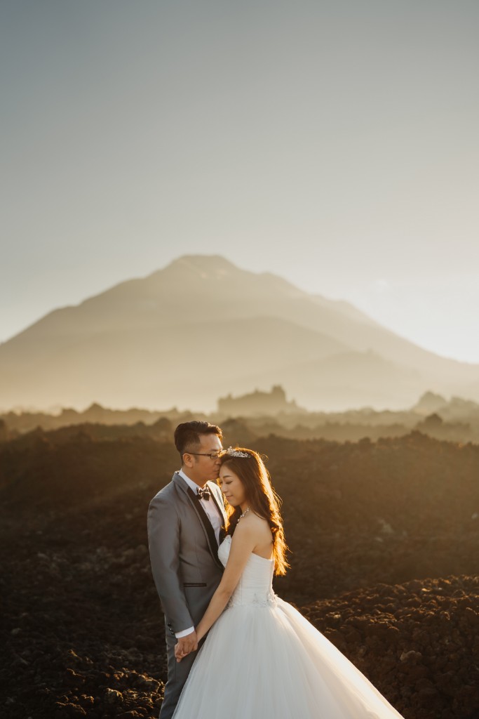 Bali Pre-wedding with Balinese Temple, Chapel and Mountain Scenes by Hendra on OneThreeOneFour 5