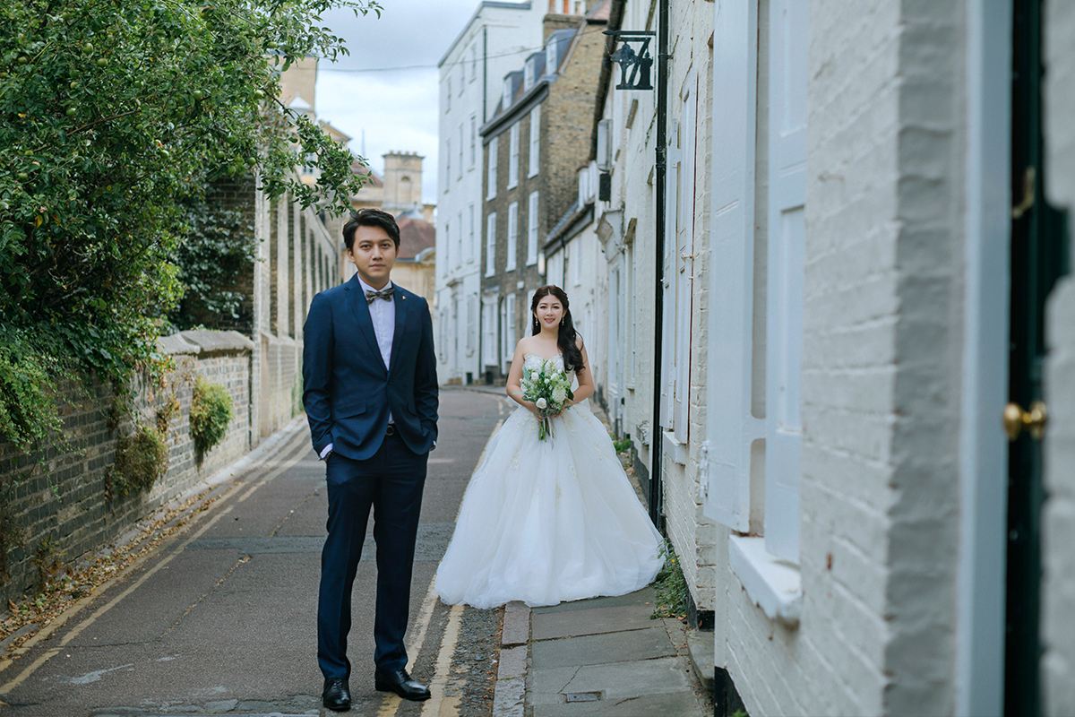UK Cambridge Retro Themed Pre-wedding Photoshoot by Dom on OneThreeOneFour 5