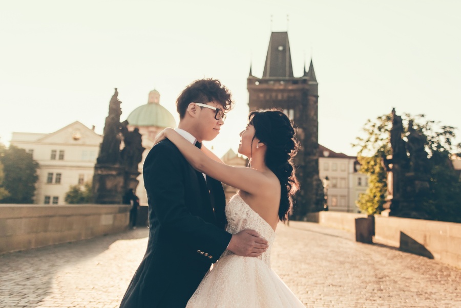 Czech Republic Prague Prewedding photoshoot at Old Town Square by Nika on OneThreeOneFour 16
