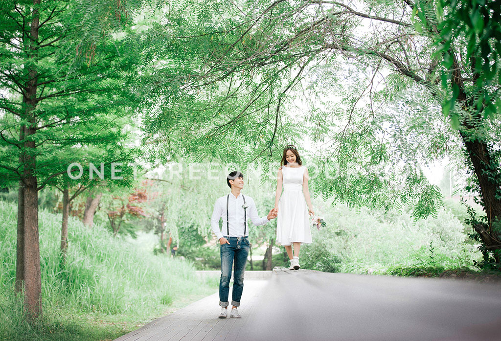 [AUTUMN] Korean Studio Pre-Wedding Photography: Seonyudo Park (선유도 공원)  (Outdoor) by The Face Studio on OneThreeOneFour 42