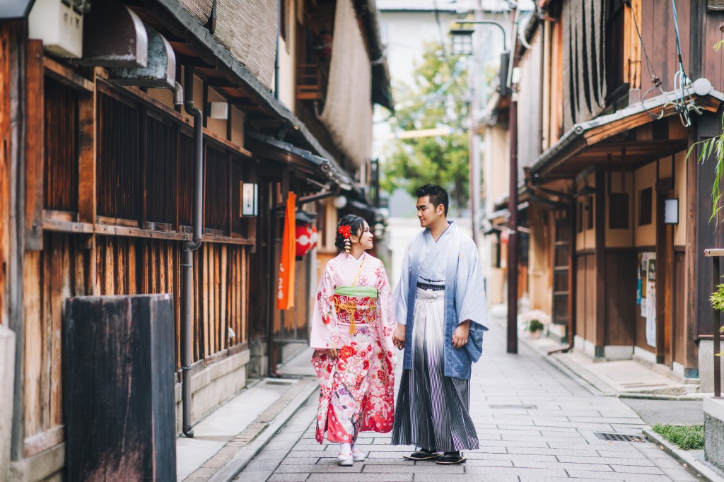 Japan Kyoto Photographer: Kimono And Couple Photoshoot At Kyoto Gion District  by Shu Hao  on OneThreeOneFour 12