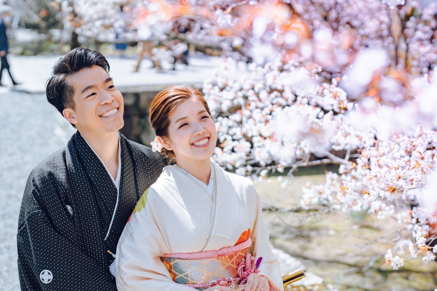 在京都和奈良的盛開之愛：一同迎接櫻花盛放的春季婚紗照拍攝 by Kinosaki on OneThreeOneFour 5