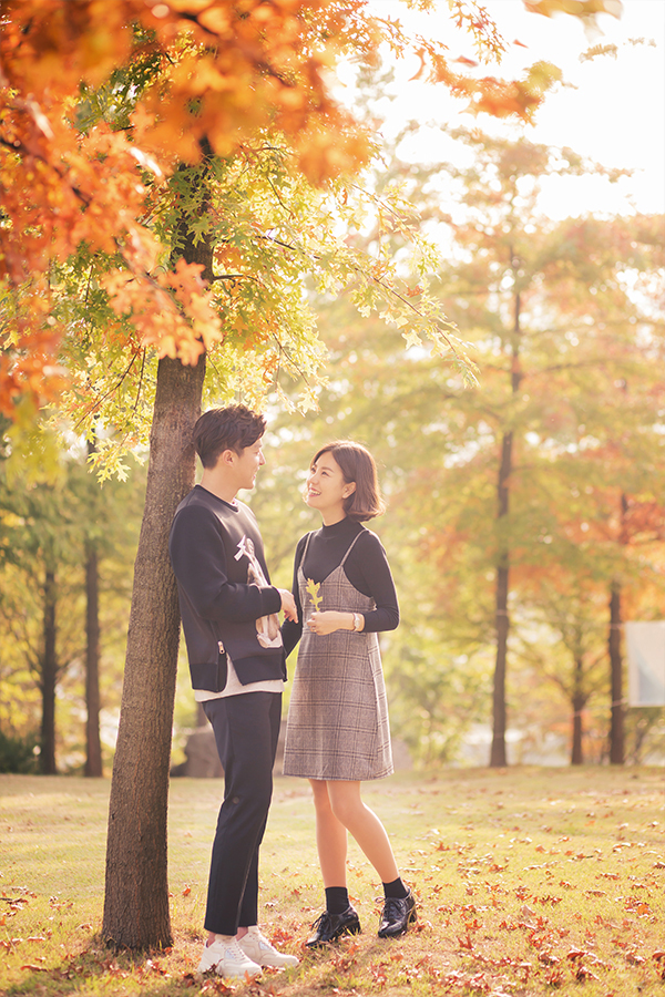 Korea Autumn Casual Couple Photoshoot At Songdo Central Park  by Junghoon on OneThreeOneFour 2