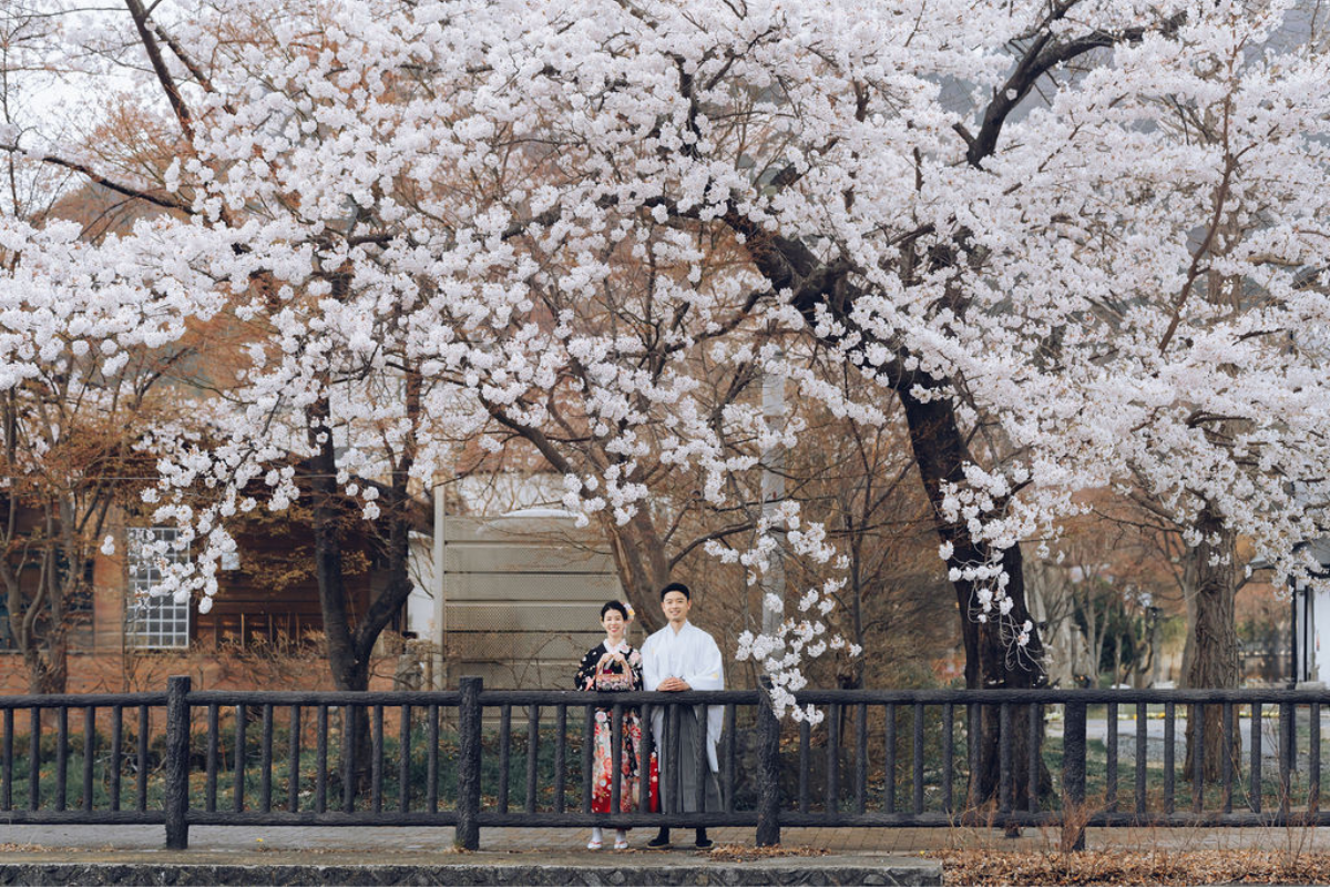 US Couple's Spring Season Kimono & Prewedding Photoshoot At Chureito Pagoda, Lake Kawaguchiko In Tokyo by Cui Cui on OneThreeOneFour 0