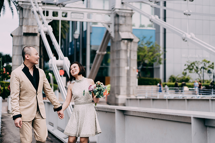 singapore wedding photoshoot Cavenagh Bridge