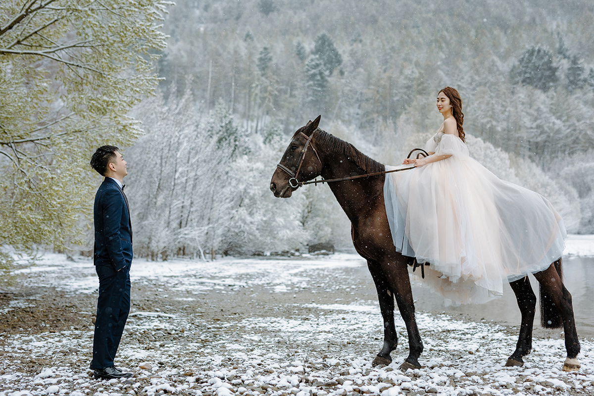 2-Day New Zealand Winter Fairytale Themed Pre-Wedding Photoshoot with Horse and Glaciers and Snow Mountains by Fei on OneThreeOneFour 11