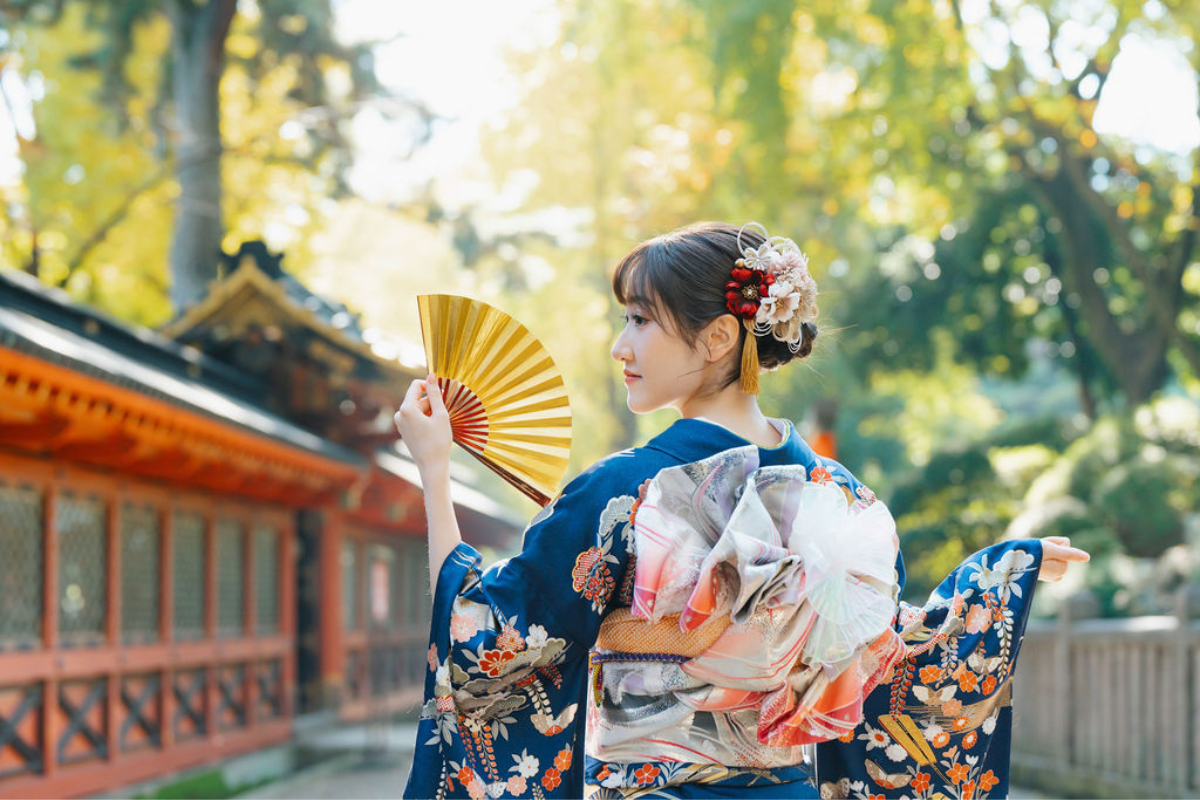 Singaporean Couple's Autumn Season Kimono & Prewedding Photoshoot At Nezu Shrine, Chureito Pagoda And Lake Kawaguchiko With Mount Fuji by Cui Cui on OneThreeOneFour 7