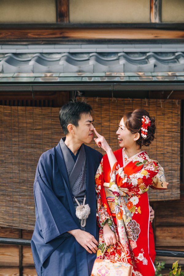 Japan Kyoto Autumn Higashiyama Kimono Prewedding Photoshoot by Shu Hao on OneThreeOneFour 46