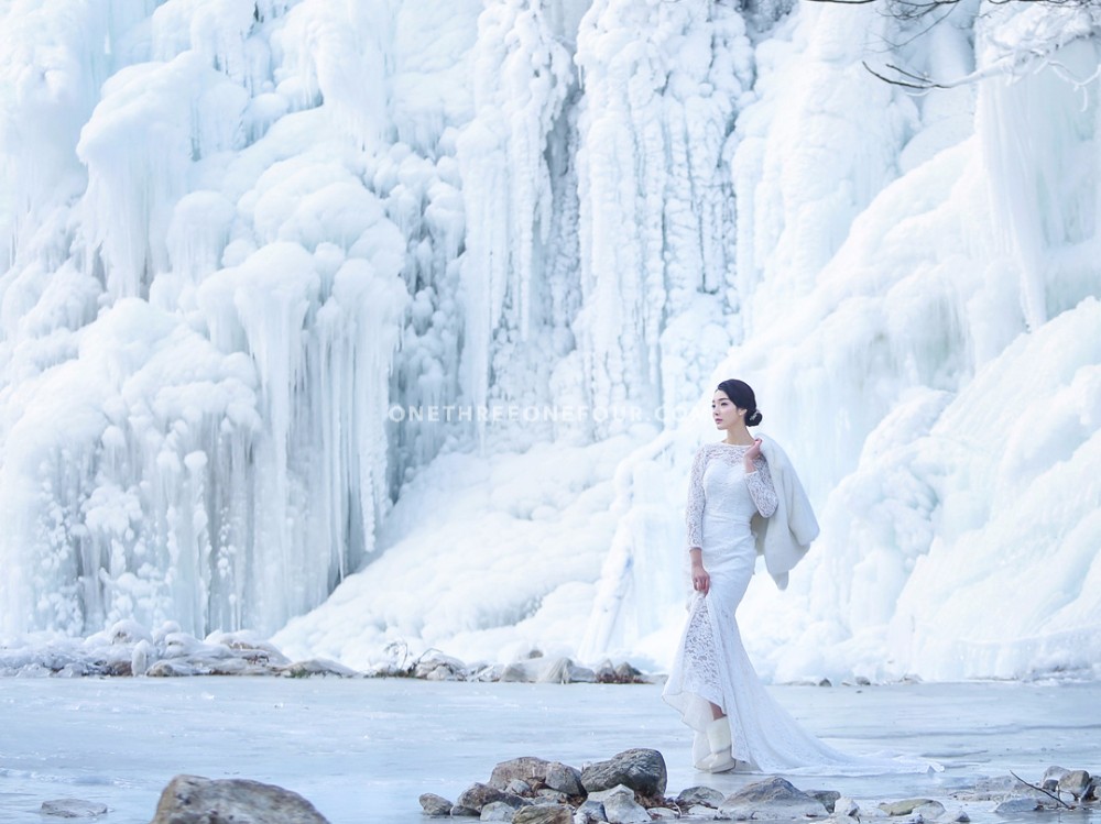 Korean Outdoor Winter Snow Scene Pre-Wedding Photography by ePhoto Essay Studio on OneThreeOneFour 2