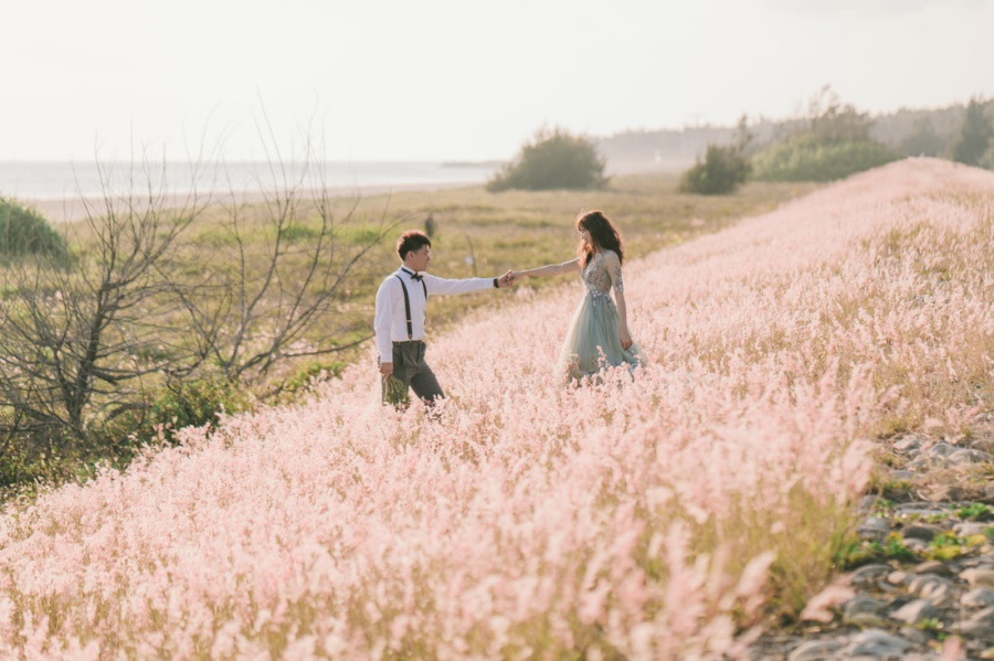 Taiwan Outdoor Pre-Wedding Photoshoot At The Forest And Beach  by Star  on OneThreeOneFour 9