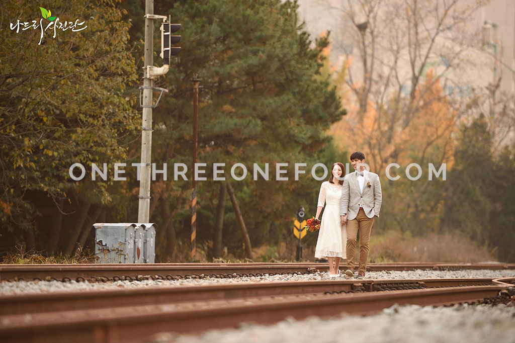 Korean Studio Pre-Wedding Photography: Autumn (Outdoor) by Nadri Studio on OneThreeOneFour 29