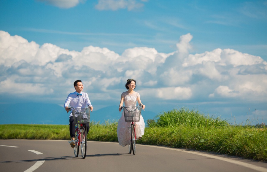 Hokkaido Furano Summer Pre-Wedding Photoshoot At Tomita Lavender Farm by Wu on OneThreeOneFour 10