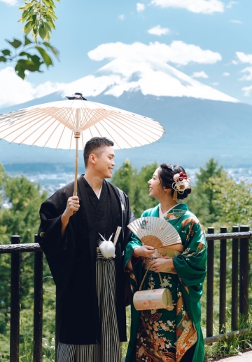 Tokyo Pre-Wedding Photoshoot with Chureito Pagoda, Lake Kawaguchiko, and Shinjuku