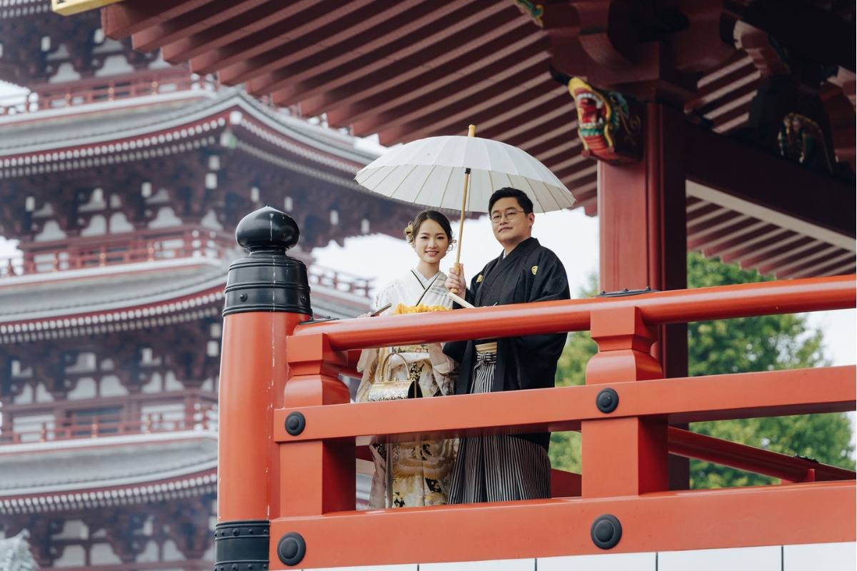 Tokyo Pre-Wedding Photoshoot with Asakusa Temple, Chureito Pagoda, Oishi Park, and Shibuya. by Dahe on OneThreeOneFour 3