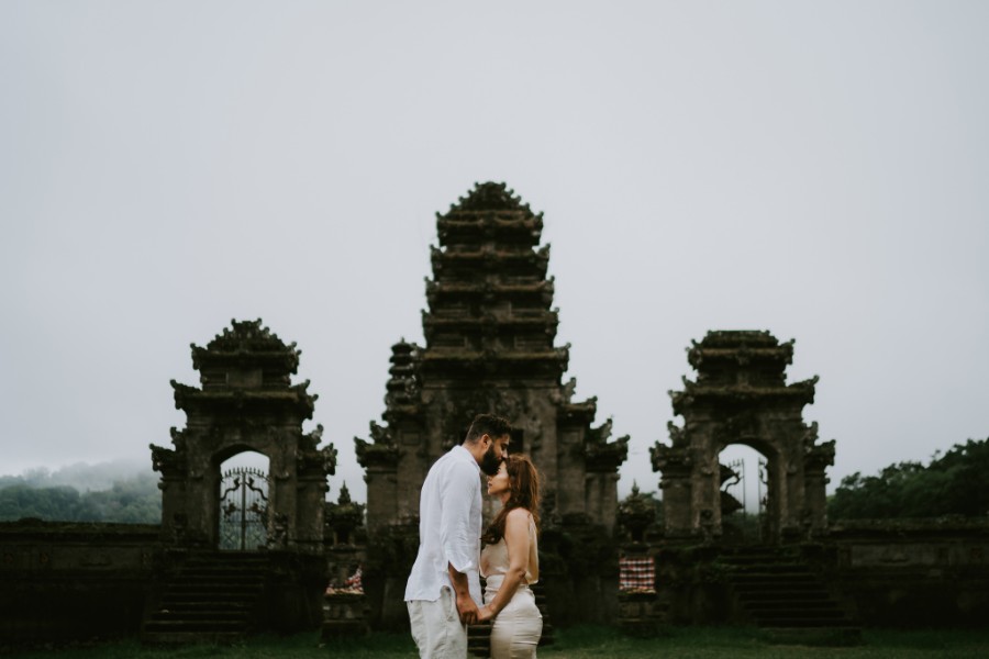 N&F: Mystical Honeymoon Photoshoot in Bali by Cahya on OneThreeOneFour 12