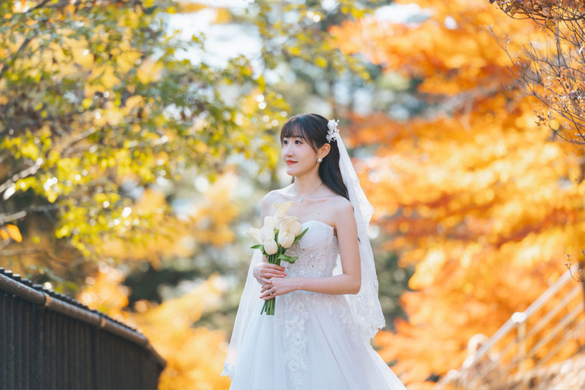 新加坡夫妻在根津神社、忠霊塔和河口湖舉行秋季和服婚紗拍攝，背景是富士山 by Cui Cui on OneThreeOneFour 13
