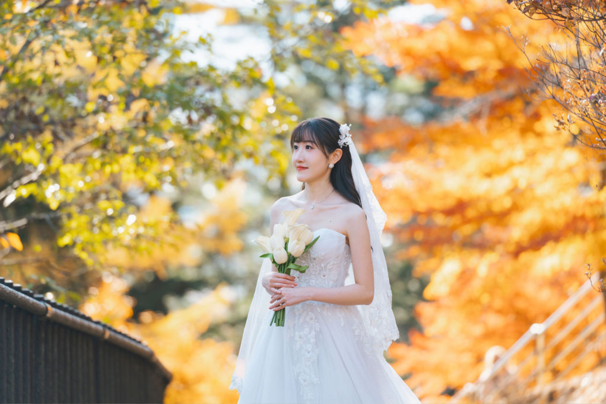 Singaporean Couple's Autumn Season Kimono & Prewedding Photoshoot At Nezu Shrine, Chureito Pagoda And Lake Kawaguchiko With Mount Fuji by Cui Cui on OneThreeOneFour 13