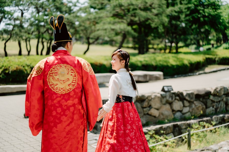 J&E: Traditional handbok photoshoot in Seoul, at Namsangol Hanok Village by Jungyeol on OneThreeOneFour 20