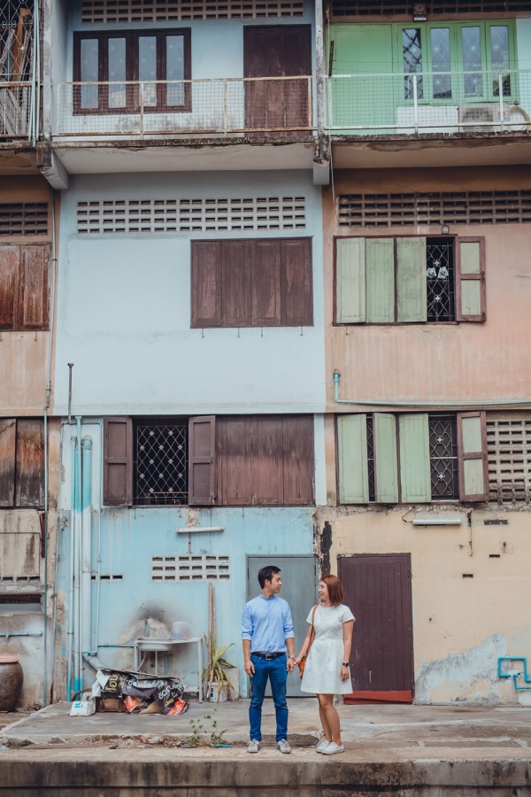 Thailand Bangkok Casual Couple Photoshoot At Olden Streets  by Por  on OneThreeOneFour 6