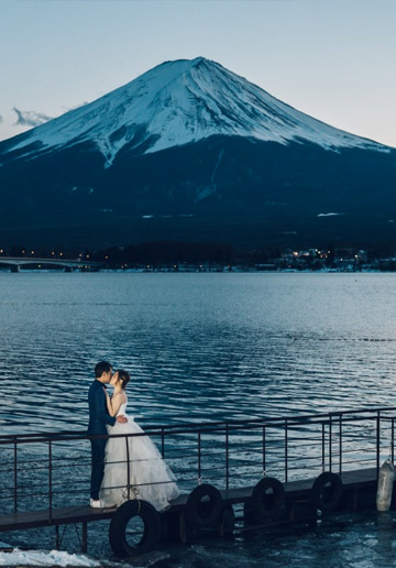 Japan Tokyo Pre-Wedding Photoshoot At Mount Fuji And Shopping Streets 