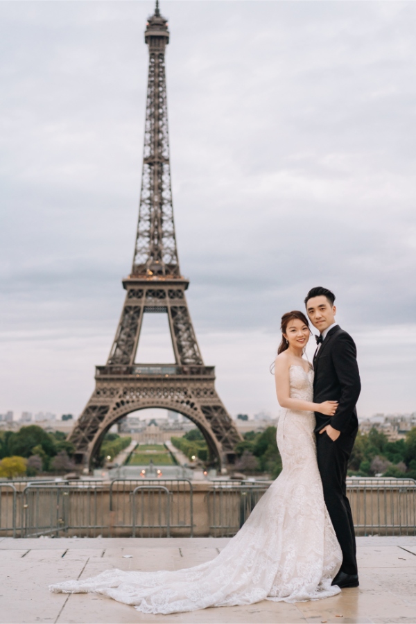 A&K: Canadian Couple's Paris Pre-wedding Photoshoot at the Louvre  by Vin on OneThreeOneFour 5