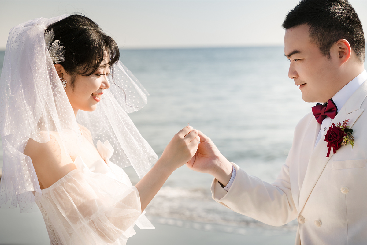 Japan Tokyo Beach Romantic Pre-Weddng Photoshoot by Yu on OneThreeOneFour 2