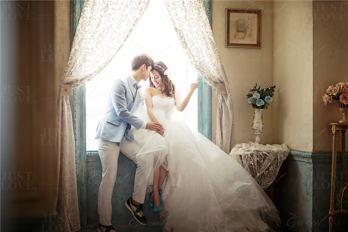 Korean Studio Pre-Wedding Photography: Classic & Vintage by Gaeul Studio on OneThreeOneFour 3