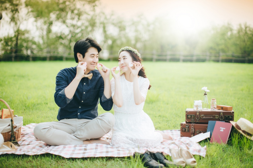 Korea Couple Pre-Wedding Photoshoot At Noeul Park, Seoul by Jungyeol on OneThreeOneFour 20