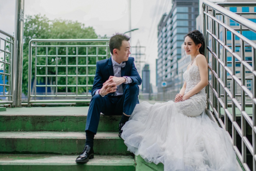 Bangkok Chong Nonsi and Chinatown Prewedding Photoshoot in Thailand by Sahrit on OneThreeOneFour 3