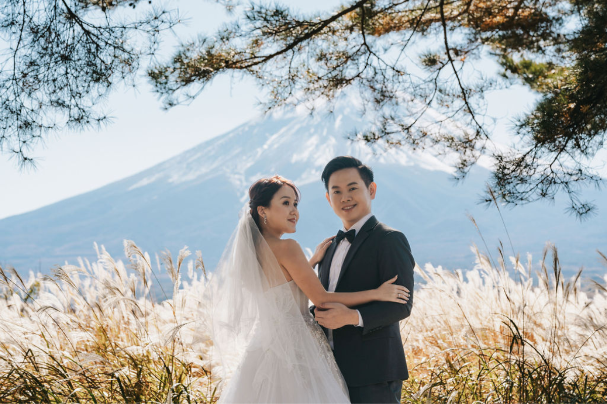 Singaporean Couple's Autumn Season Prewedding Photoshoot At Chureito Pagoda, Lake Kawaguchiko And Shibuya Crossing by Cui Cui on OneThreeOneFour 2