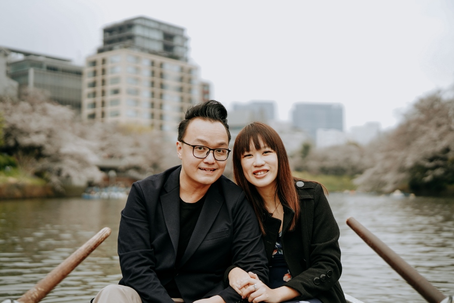 S&X: Tokyo Cherry Blossoms Engagement Photoshoot on a Boat Ride at Chidori-ga-fuchi Moat by Ghita on OneThreeOneFour 7