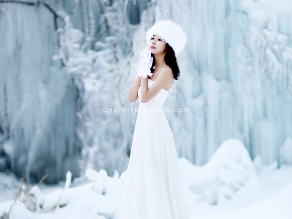 Korean Outdoor Winter Snow Scene Pre-Wedding Photography by ePhoto Essay Studio on OneThreeOneFour 4