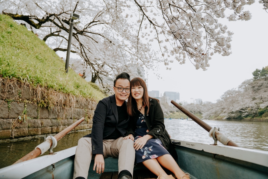S&X: Tokyo Cherry Blossoms Engagement Photoshoot on a Boat Ride at Chidori-ga-fuchi Moat by Ghita on OneThreeOneFour 6