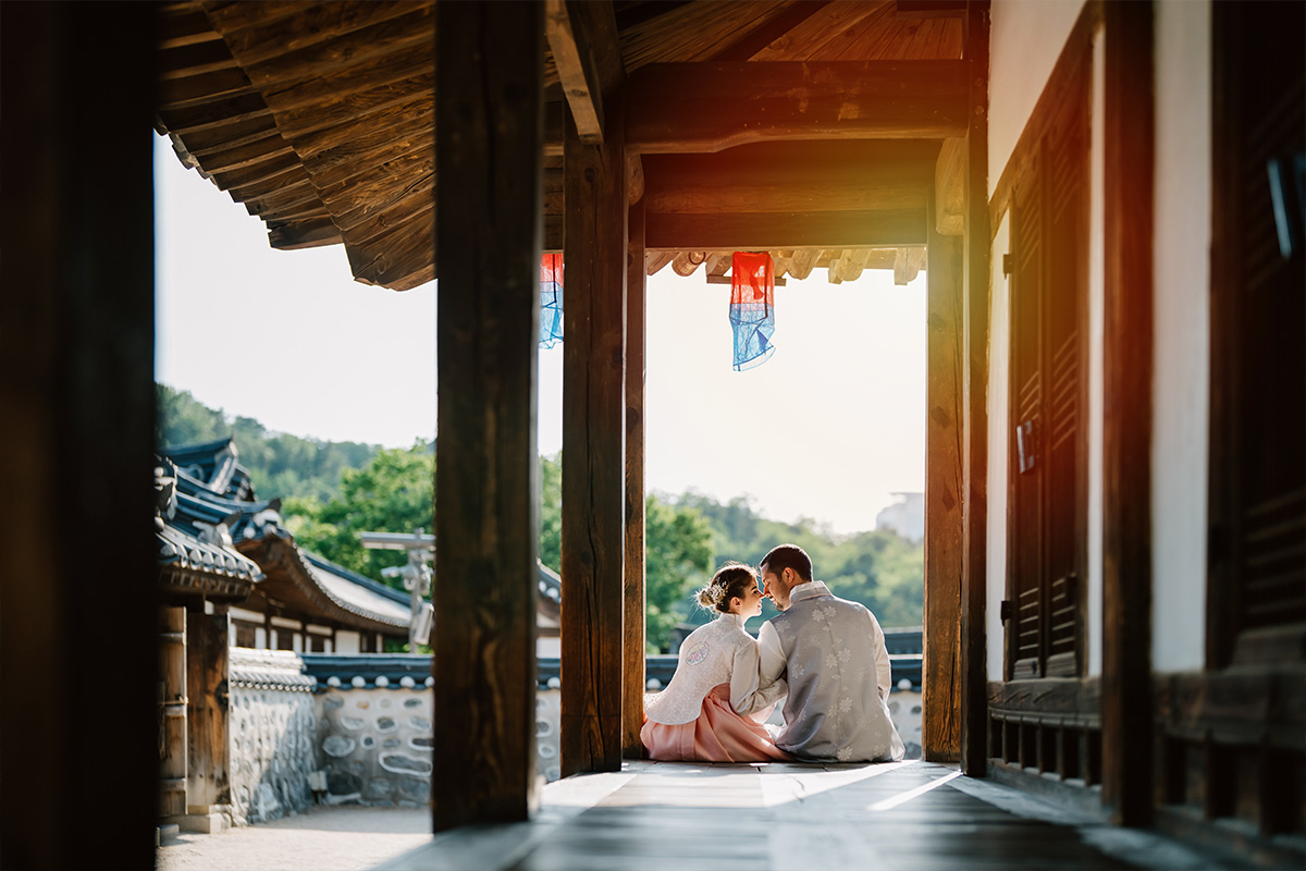 Korean Couple Hanbok Photoshoot for Foreigners by Jungyeol on OneThreeOneFour 9