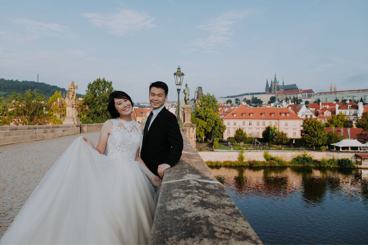 Prague prewedding photoshoot at Old Town Square and Charles Bridge, Vojanovy Gardens by Nika on OneThreeOneFour 7