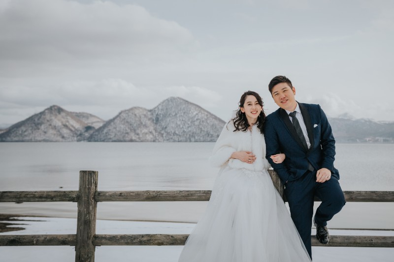 V & B: Magical snowy pre-wedding in Hokkaido at Lake Toya and Mt Yotei by Kuma on OneThreeOneFour 9