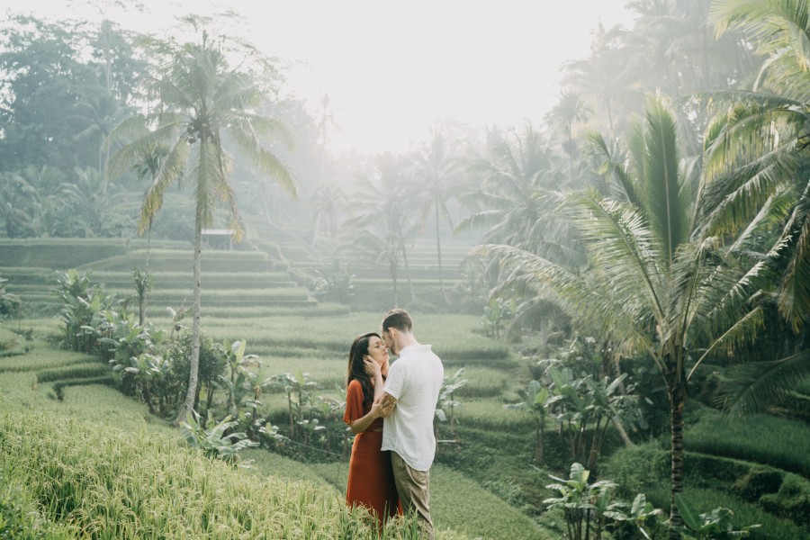 Overseas engagement photography in Bali