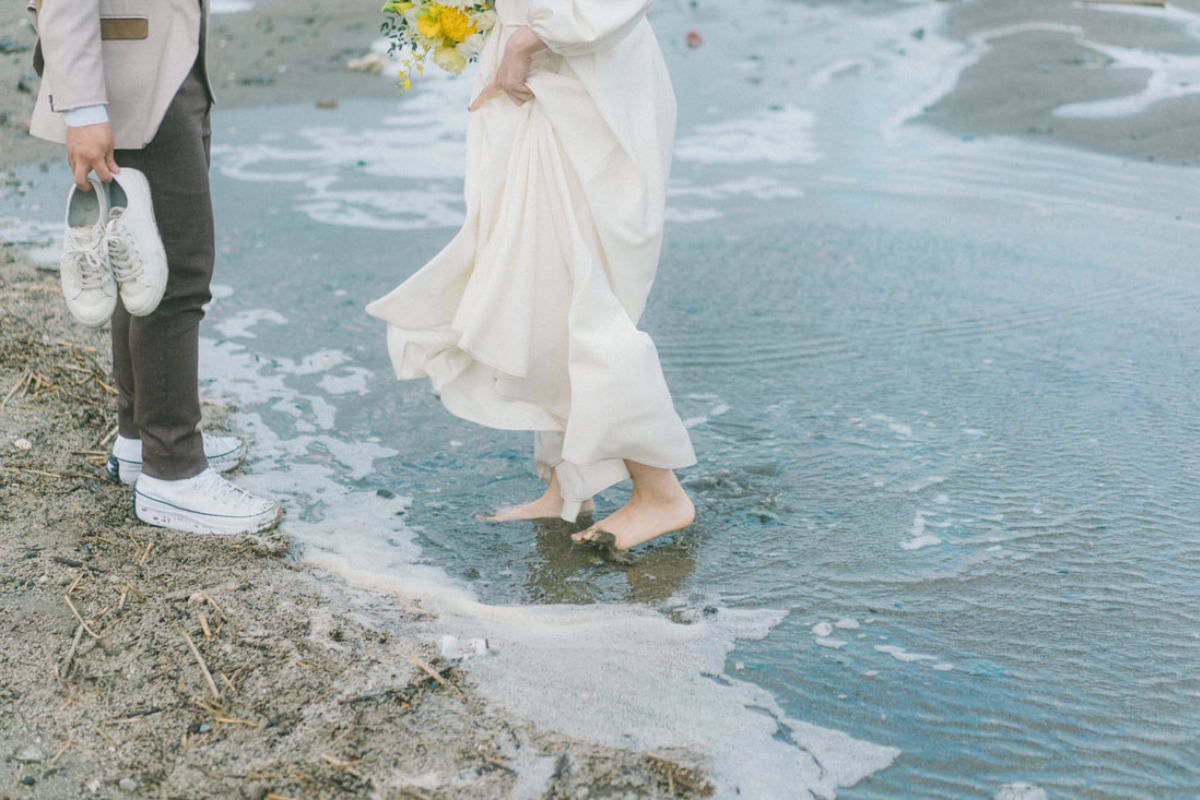 Taiwan Pre-Wedding Photoshoot Countryside Field Beach  by  on OneThreeOneFour 22