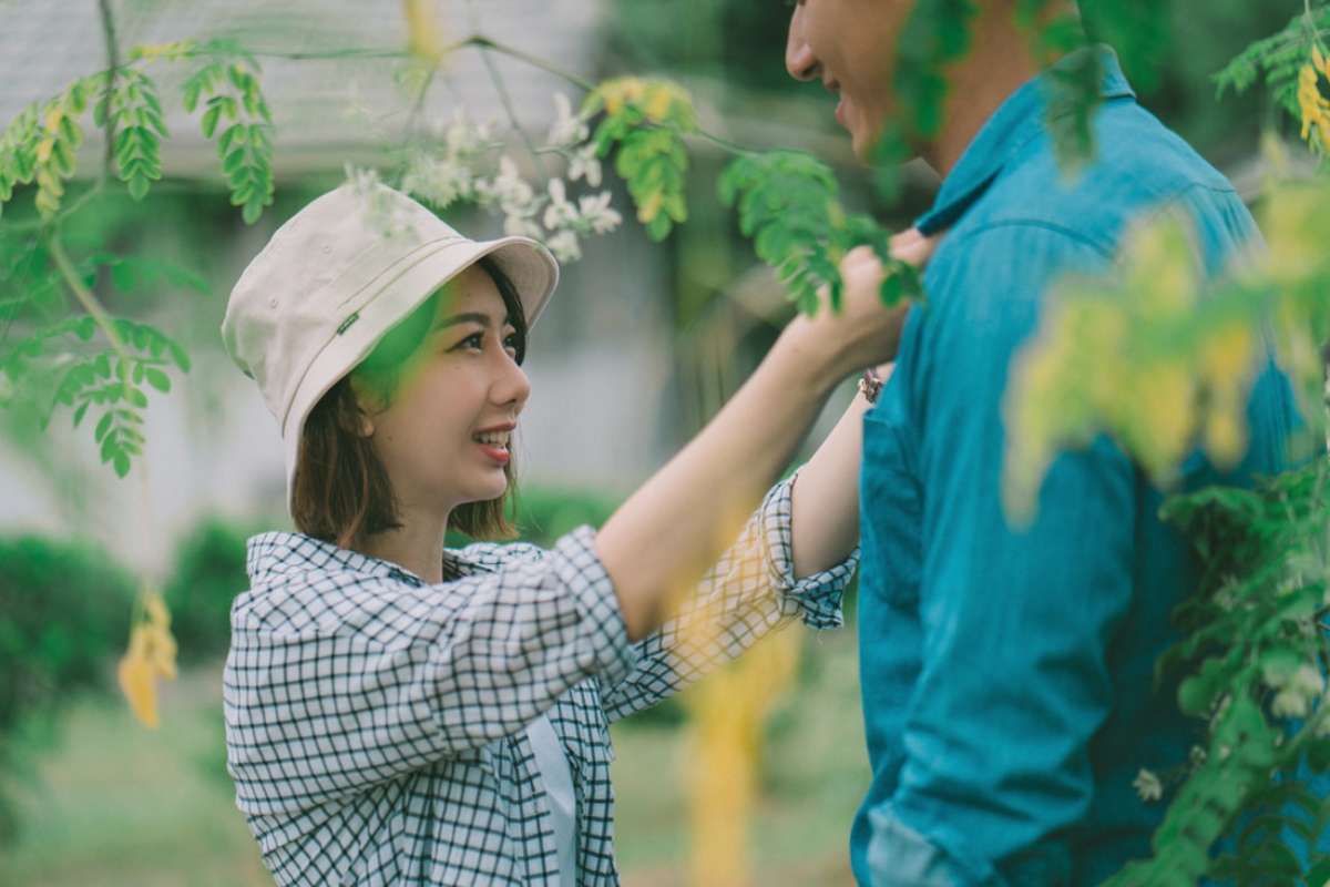 Taiwan Pre-Wedding Photoshoot Abandoned Estate Blue House Gardens by  on OneThreeOneFour 6