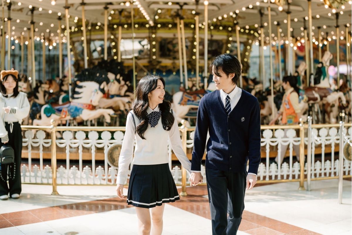 Seoul Autumn Pre-Wedding Photoshoot with Lotte World, Alpaca World, and Hongdae Streets by Jungyeol on OneThreeOneFour 0