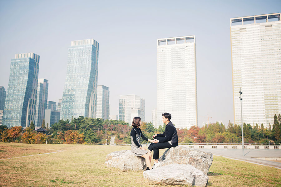 Korea Autumn Casual Couple Photoshoot At Songdo Central Park  by Junghoon on OneThreeOneFour 14