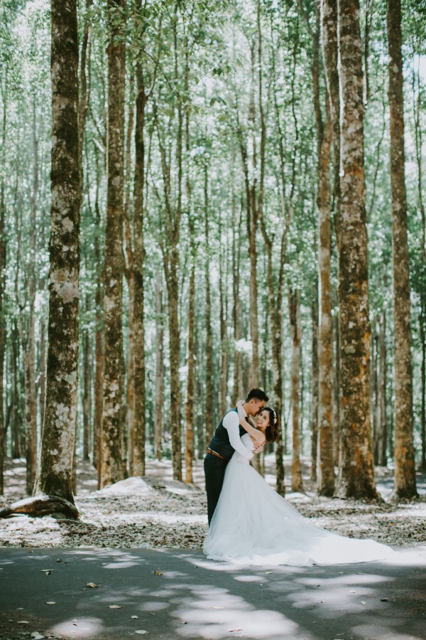 A&D: Pre-Wedding Photoshoot at Bali's Lake Tamblingan and Royal Botanic Gardens  by Cahya on OneThreeOneFour 15