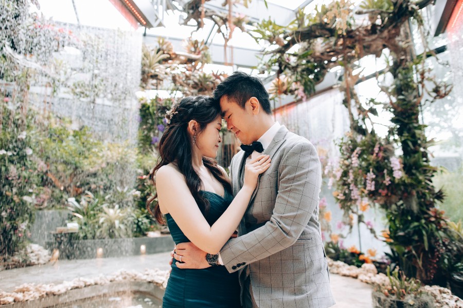 E&K: Quirky pre-wedding in Chinatown, Gardens by the Bay and beach by Cheng on OneThreeOneFour 18