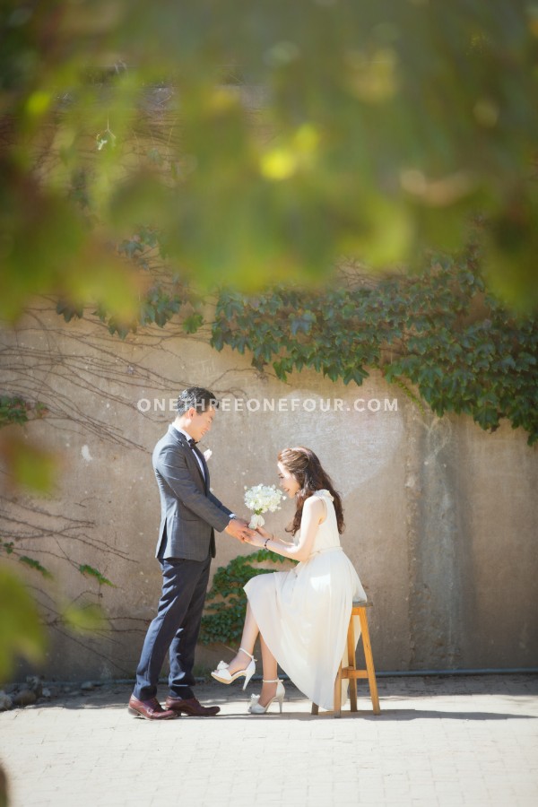 Gravity Studio Outdoor Park Pre-Wedding Photoshoot | Korean Studio Pre-Wedding by Gravity Studio on OneThreeOneFour 4