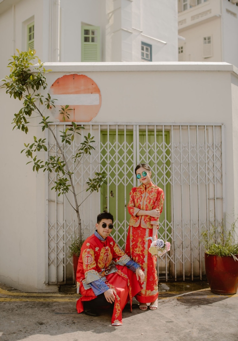 M&C: Singapore Outdoor Pre-wedding in traditional wedding outfit