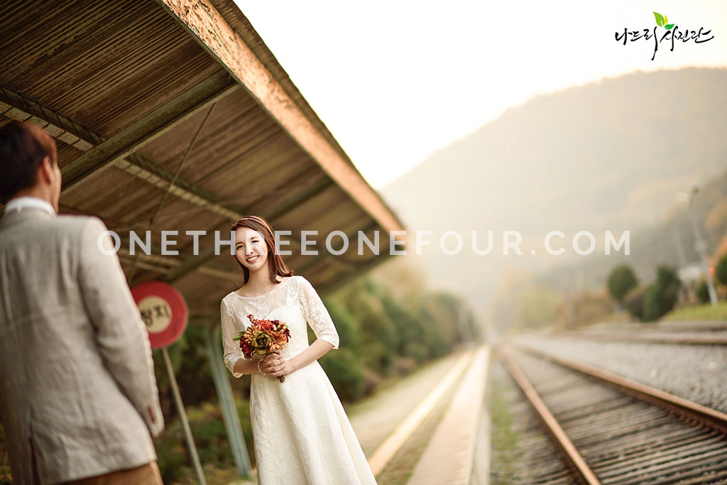 Korean Studio Pre-Wedding Photography: Autumn (Outdoor) by Nadri Studio on OneThreeOneFour 27